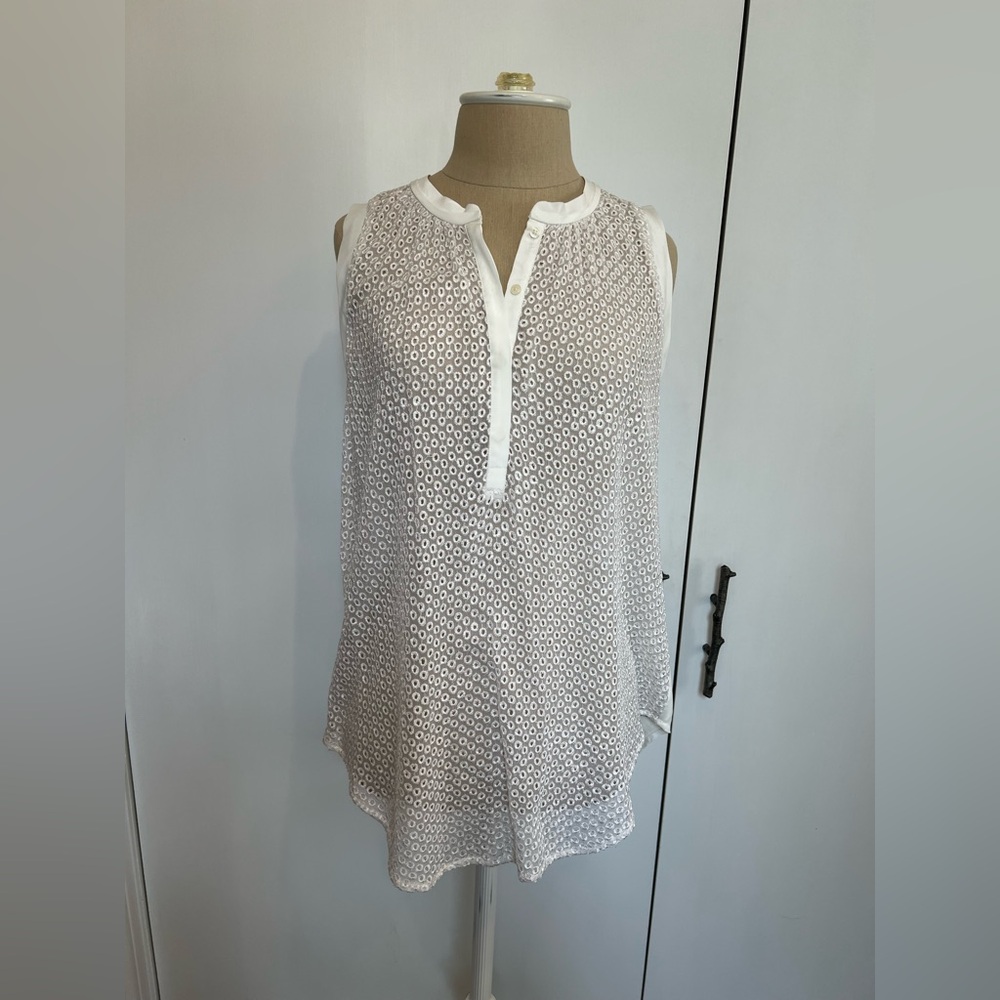 NWT Club Monaco ivory sleeveless top, Size Medium